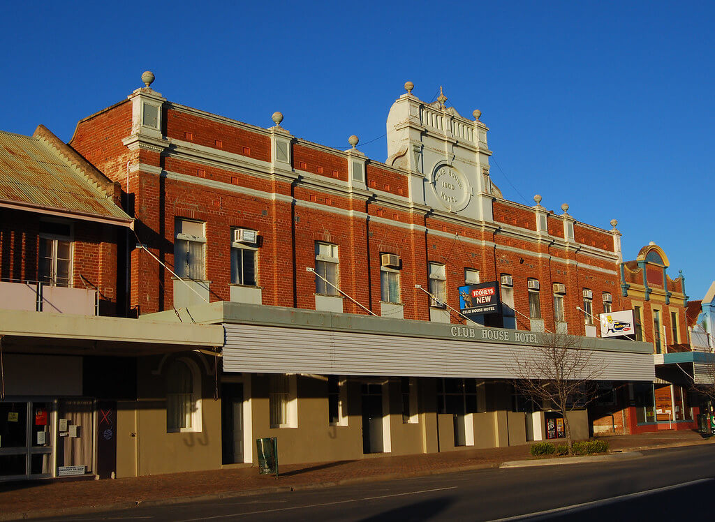 club house hotel